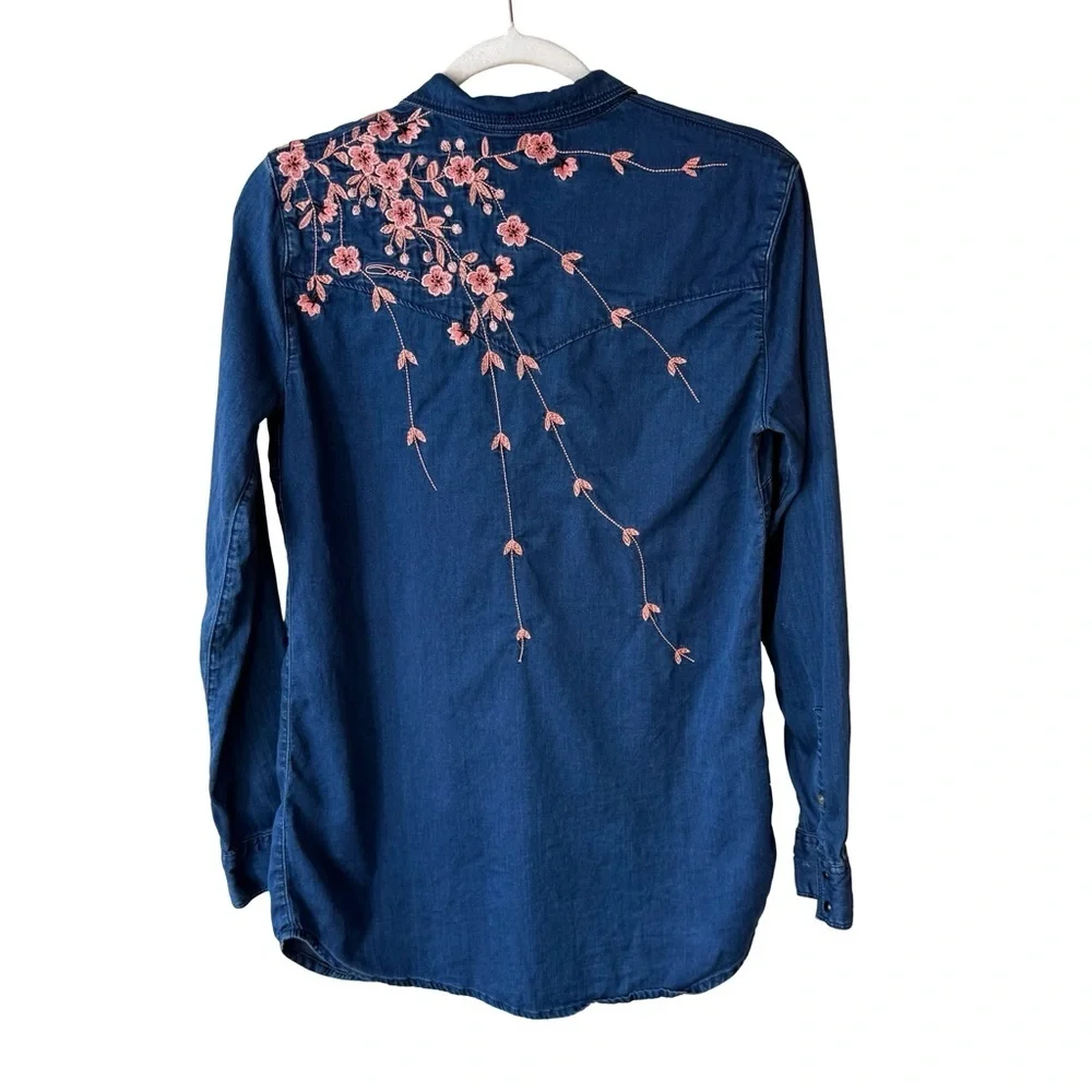 Guess Blue  Button Down Shirt with Pink Floral Embroidery Size M Boho Western - Picture 3 of 16